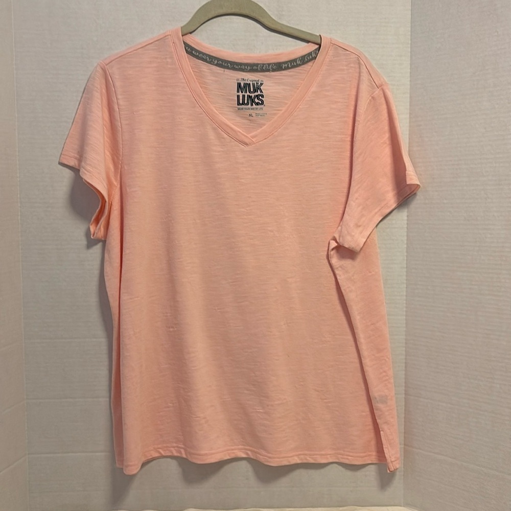 MUK LUXS LIGHT PINK V NECK TEE SHIRT SIZE XL SHORT SLEEVES POLY/COTTON